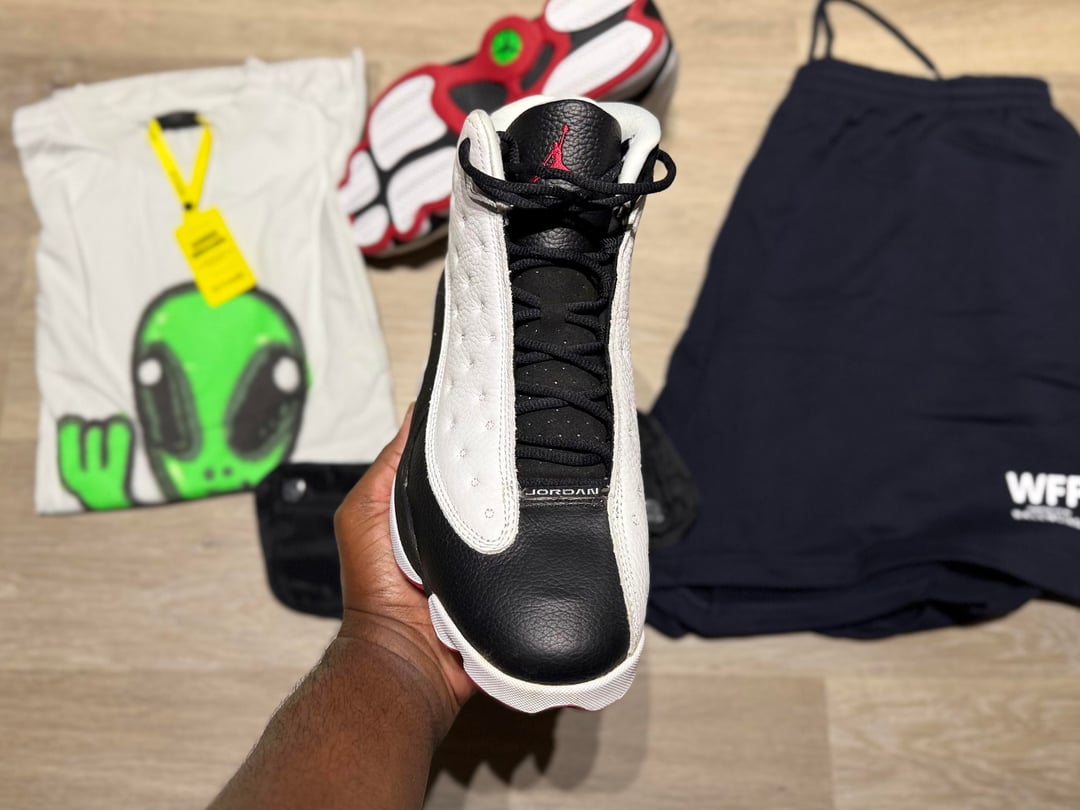 Bargain haul with Jordan 13 sneakers, alien graphic T-shirt, blue shorts and waist bags — photo 9