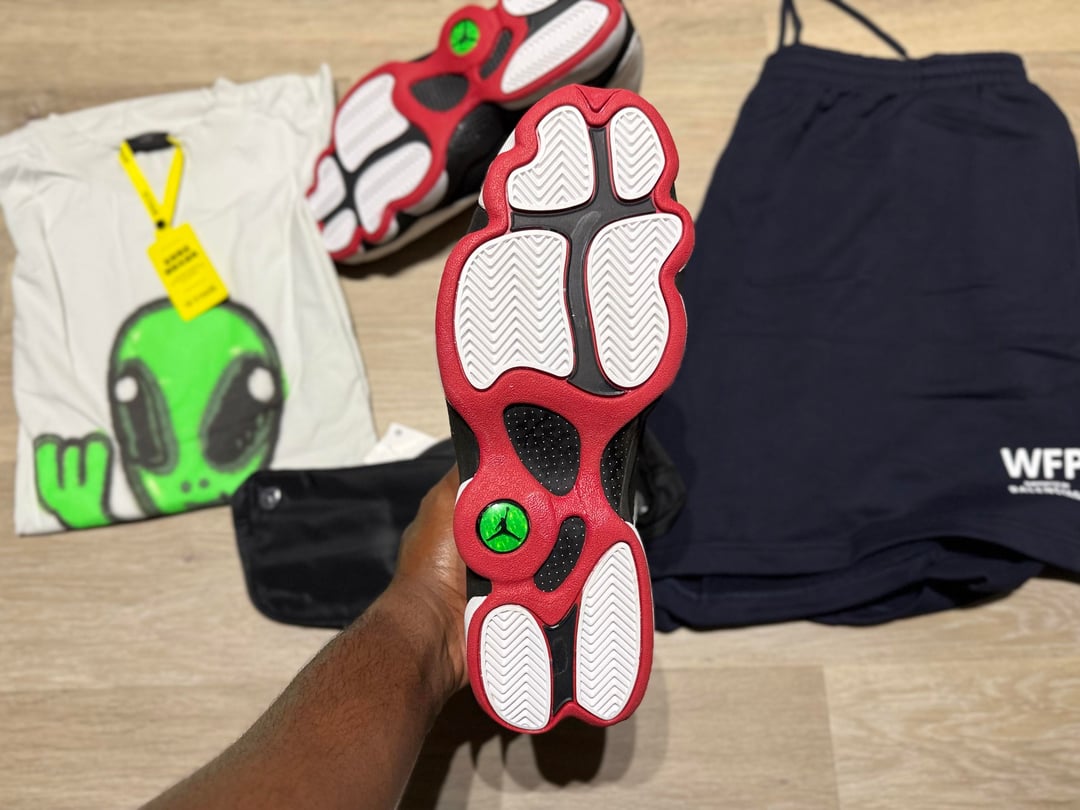 Bargain haul with Jordan 13 sneakers, alien graphic T-shirt, blue shorts and waist bags — photo 10