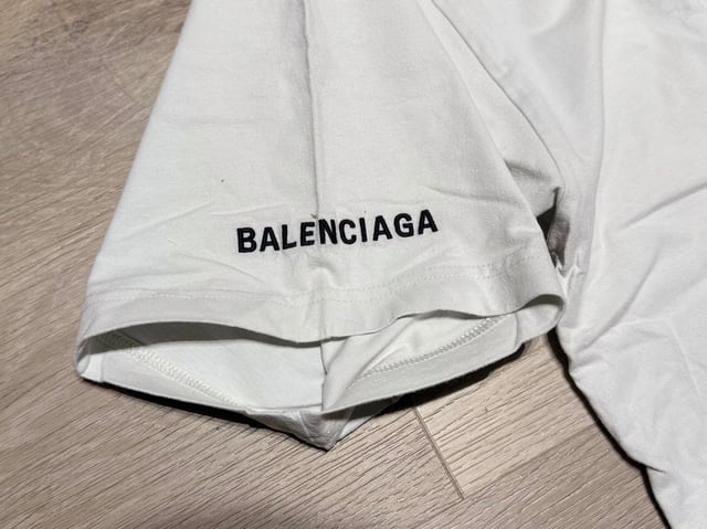 Bargain haul with Jordan 13 sneakers, alien graphic T-shirt, blue shorts and waist bags — photo 13