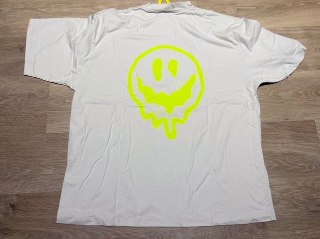 Bargain haul with Jordan 13 sneakers, alien graphic T-shirt, blue shorts and waist bags — photo 14