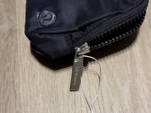 Bargain haul with Jordan 13 sneakers, alien graphic T-shirt, blue shorts and waist bags — photo 18