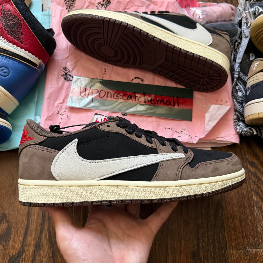 Travis Scott and Union sneakers with Ralph Lauren seersucker and corduroy shorts — photo 2