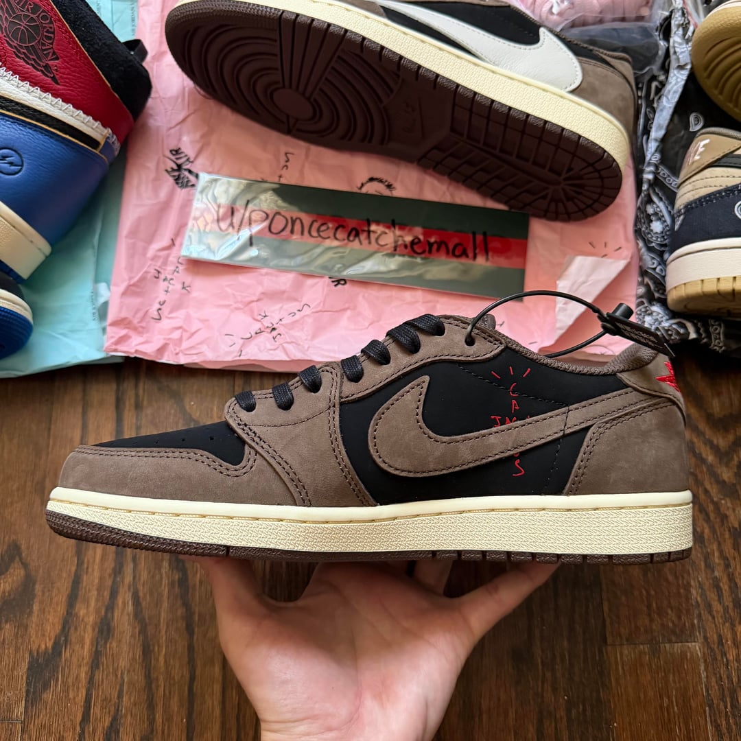 Travis Scott and Union sneakers with Ralph Lauren seersucker and corduroy shorts — photo 3