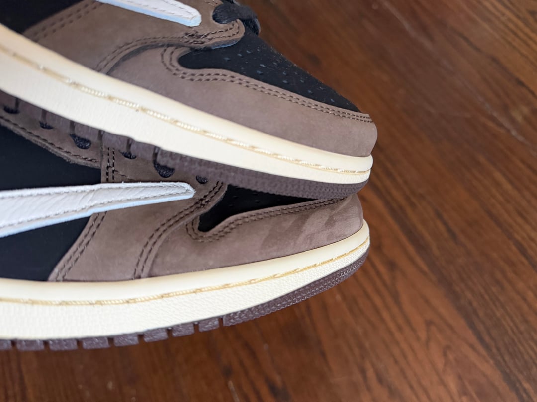 Travis Scott and Union sneakers with Ralph Lauren seersucker and corduroy shorts — photo 4
